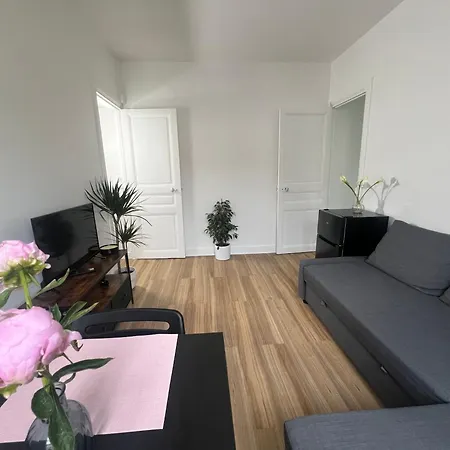 Modern Renovated -15 Min Orly Airport Apartment *